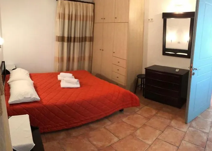 Petradi 3* Livadi (Kythira)